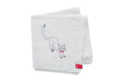ユニークな猫の刺繍がかわいいハンカチ