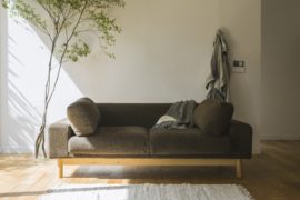 高品質な家具ブランド「SIEVE(シーヴ)」のバージュソファ