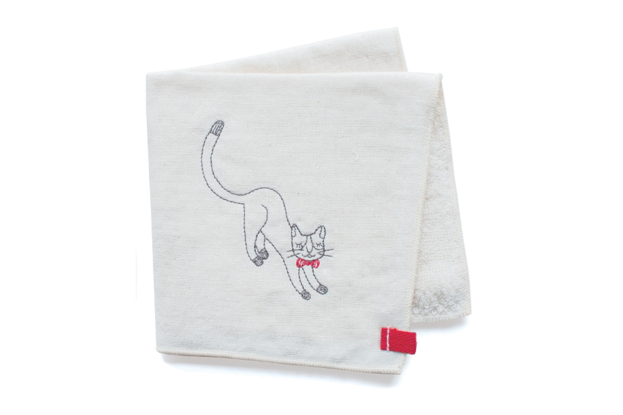 ユニークな猫の刺繍がかわいいハンカチ