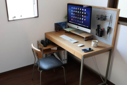オフィスでも自宅でも活躍。ICHIBAのモニター台でPC作業を快適に